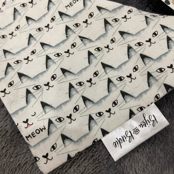 CAT BUNDLE includes:
Cat sign 
Cute sheer cat scarf. 😺
Cat leases
Cat bandanas 5 - Picture 10 of 15